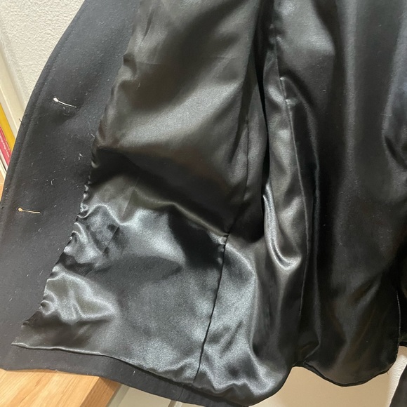 Woman’s Black Gap Peacoat - Picture 4 of 5